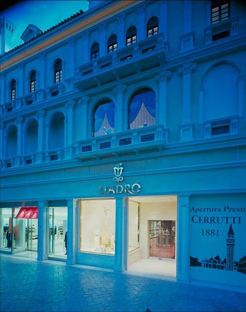 Lladro Galleries Exterior Retail Storefront MATT Construction
